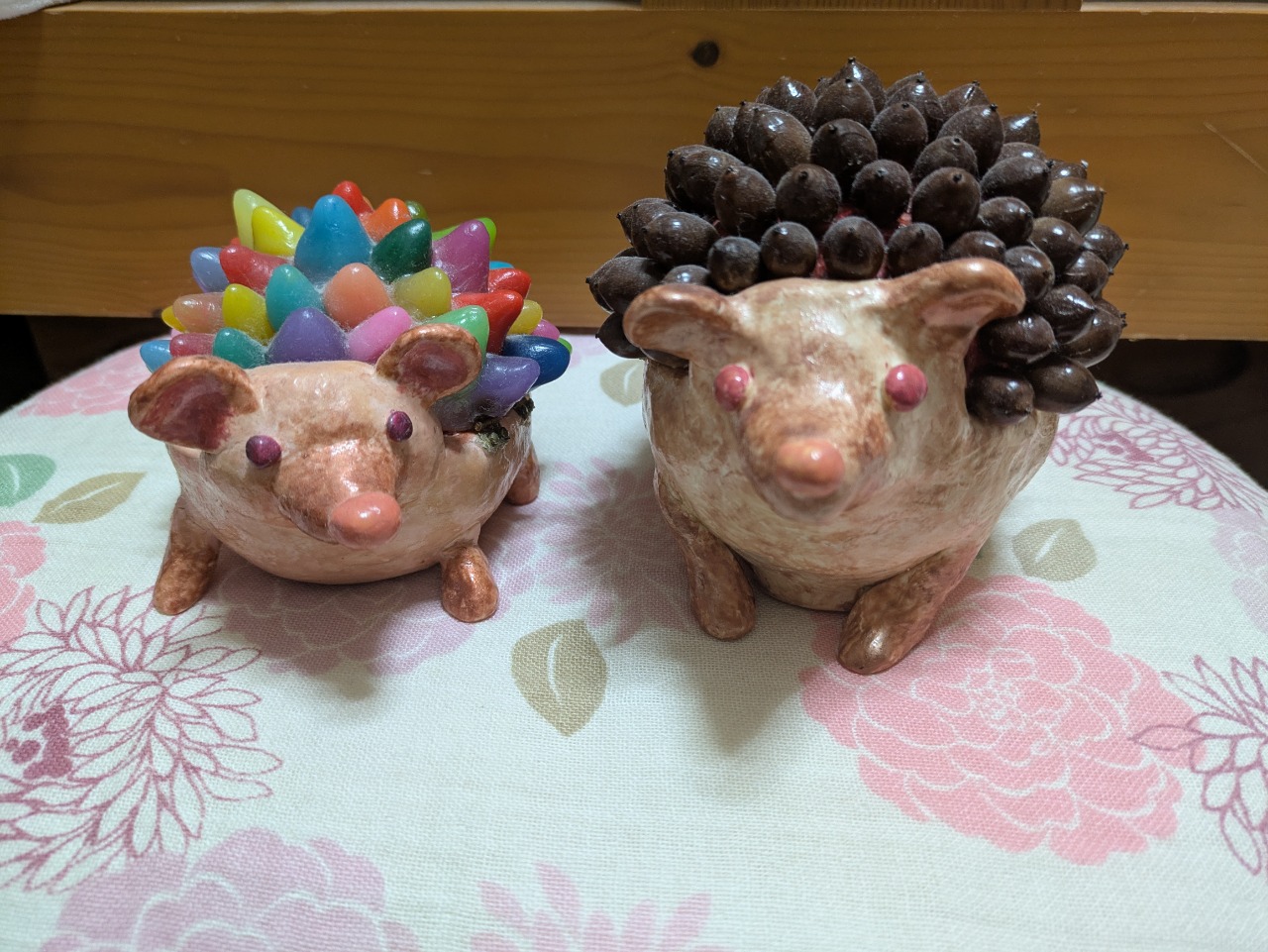 オーブン粘土で作ったハリネズミの小物入れです。写真は見本でして、注文していただけたら3週間くらいで作れます。