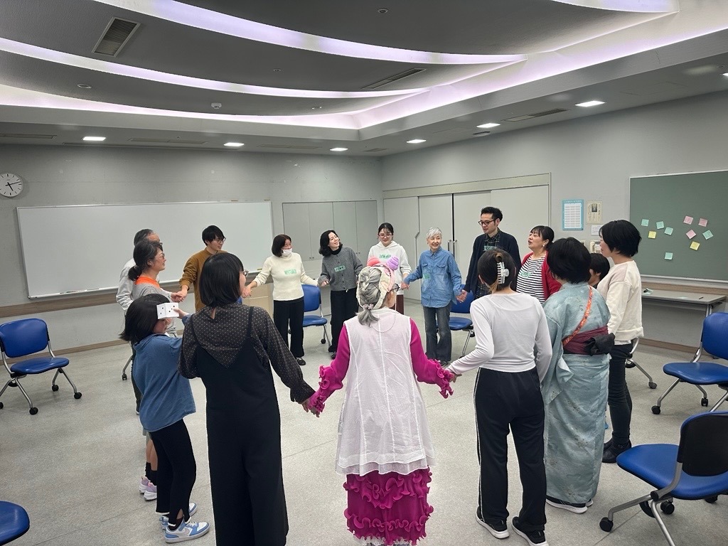 つくりながら考える体験講座「わたしの表現をワークショップにする」（12月20日）